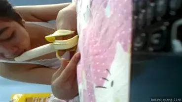 ABG Angel Lee Ngemut Pisang Gede Sampe Belepotan