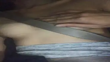 ABG Nakal Mainin Pentil Sampe Basah Di Mobil