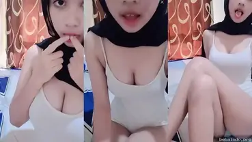 Cewek Cantik Body Seksi Dada Besar Pamer di Live