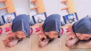 Hijabers Cantik Muka Polos Doyan Nyepong Kontol Gede