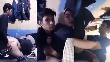 Hijabers Kacamata Montok Ngewe Ganas Becek Banjir