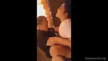 Karyawan cantik dipaksa satpam ngewe liar