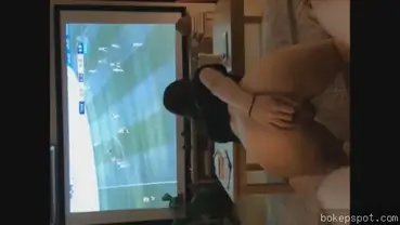 Nonton Bola Sambil Ngentot Vagina Basah Sampai Muncrat