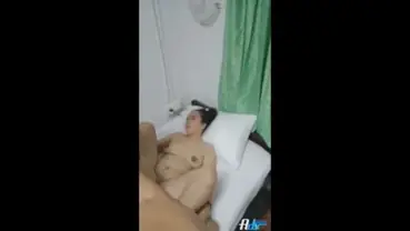 Tante Sange Dientot Om Ganas di Kontrakan Sempit